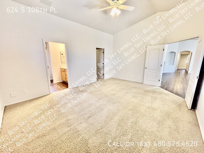 Building Photo - 624 S 108th Pl
