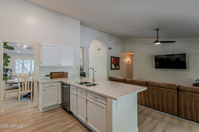 Building Photo - 4730 E Desert Cactus St