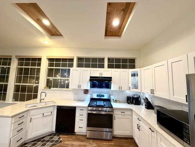 Building Photo - 2310 Falcon Dr