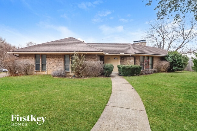 Primary Photo - 2102 Greenbriar Ct