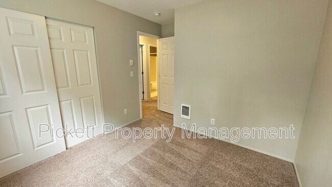 Building Photo - 11389 Symes Rd NW