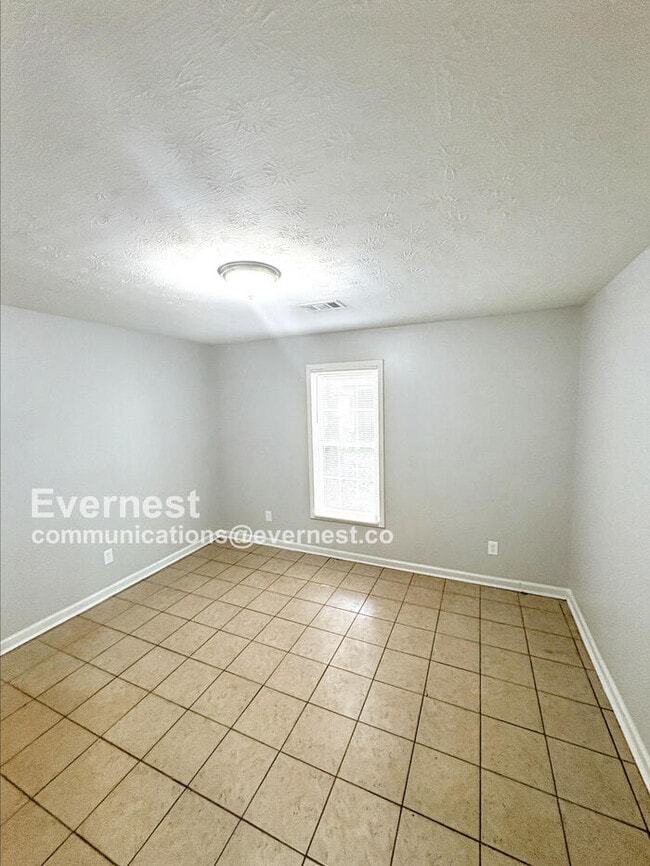 Building Photo - 909 Davis St