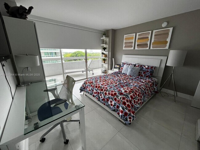 Building Photo - 1627 Brickell Ave