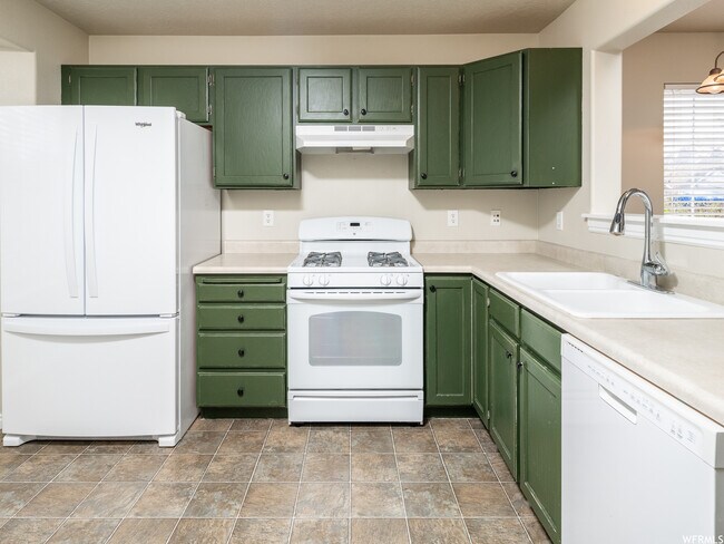 Building Photo - 313 E 900 S