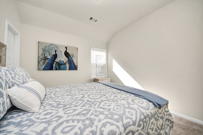 Building Photo - 14967 Eagle Feather Dr