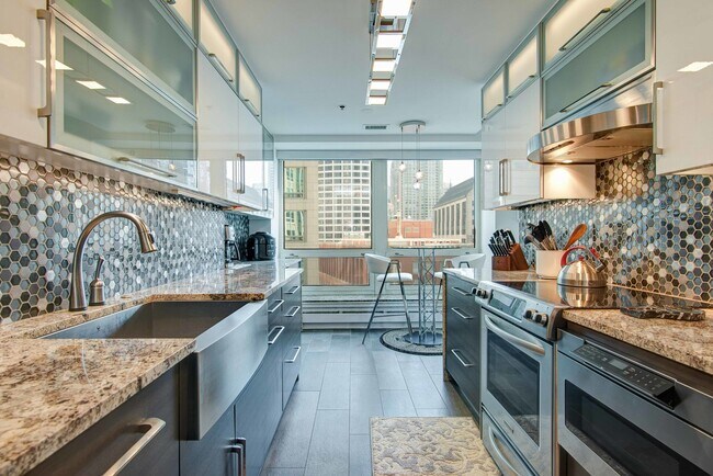 Building Photo - 57 E Delaware Pl