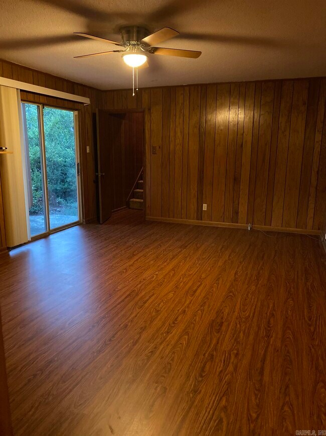 Building Photo - 10883 Bainbridge Dr