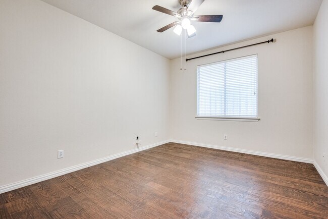 Building Photo - Spacious & Elegant Living in the Heart of Coppell