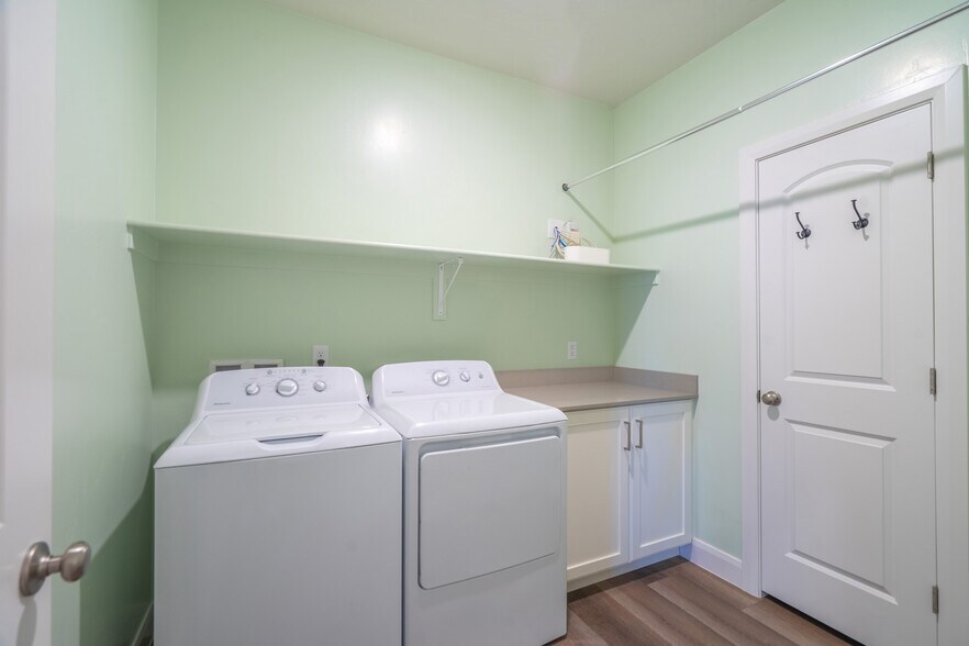 Building Photo - 3158 E Fuchsia Dr