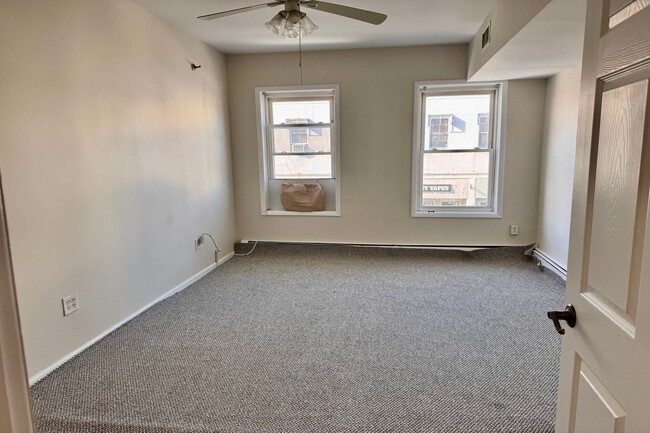 Building Photo - 11 N Dean St