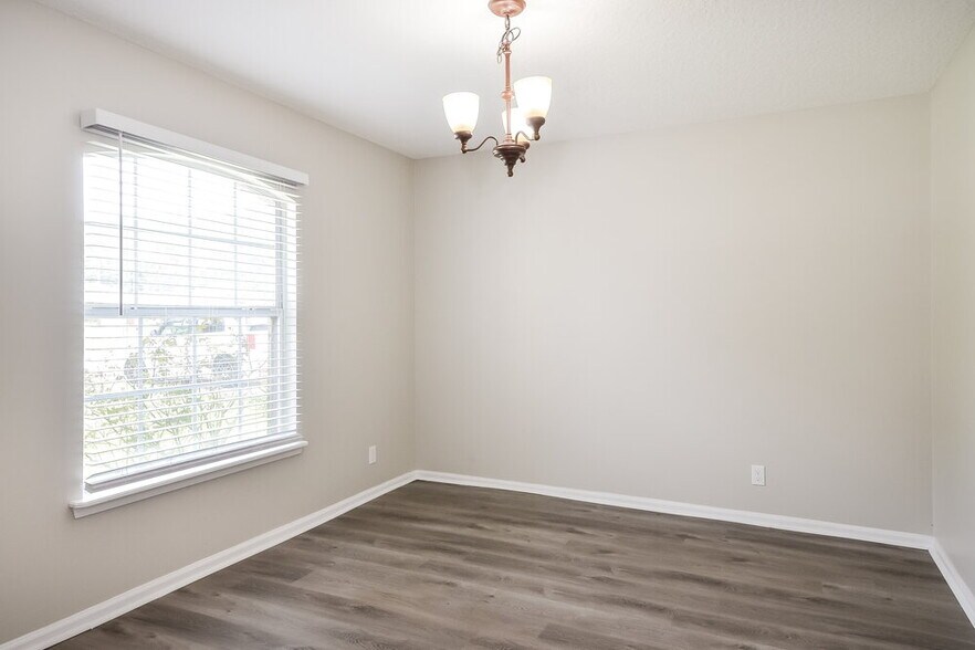 Building Photo - 12640 Ashmore Green Dr S
