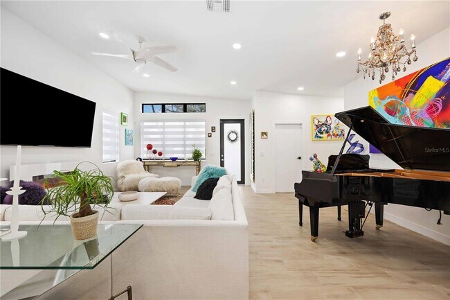 Building Photo - 7520 N Coolidge Ave