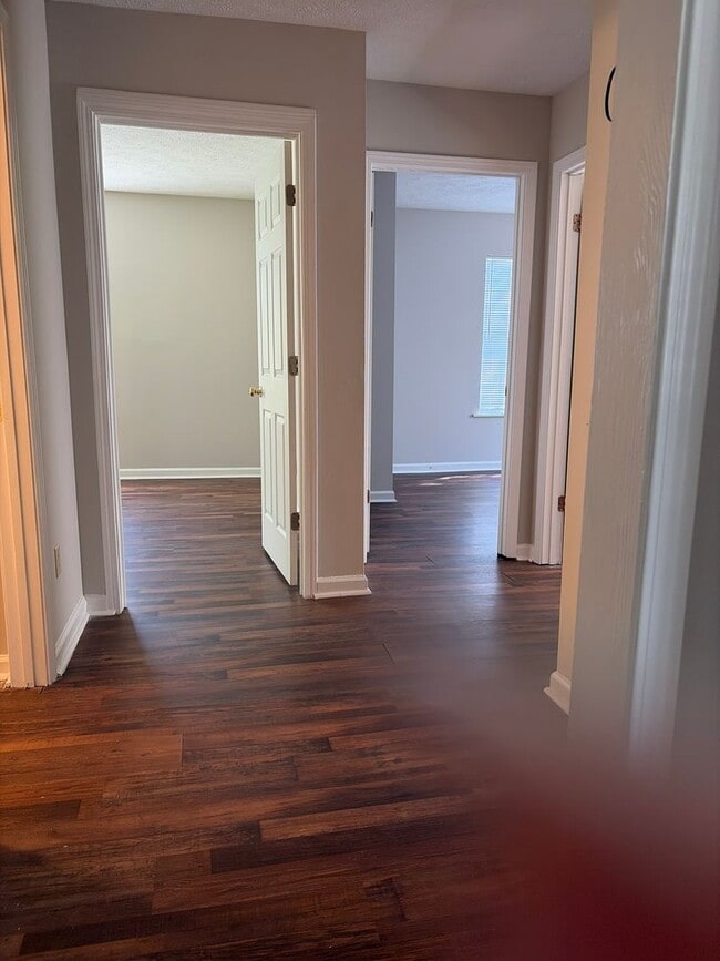 Building Photo - ***AVAILABLE NOW!!*** BEMIS LOCATION- PERFECT 3 BEDROOM FAMILY HOME!!!!