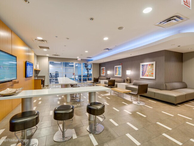 Building Photo - 225 N Columbus Dr