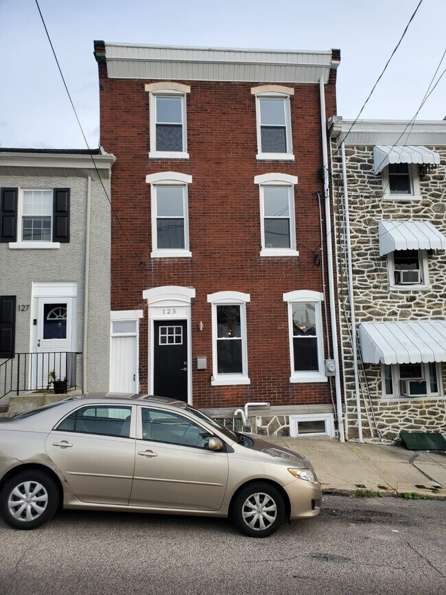 Front view - 125 Markle St