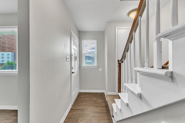 Building Photo - 2/2.5 Walking Distance to NC State