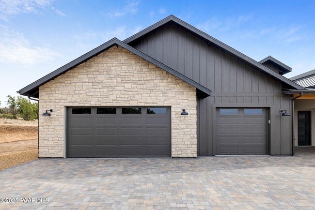 Building Photo - 4613 W Stazenski Rd