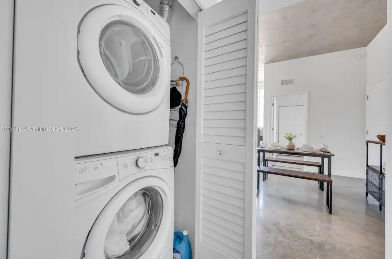 Building Photo - 151 SE 1st St