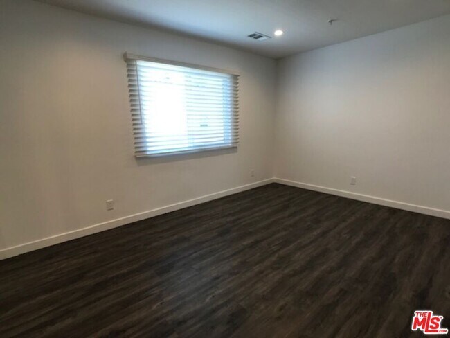 Building Photo - 601 Normandie Ave