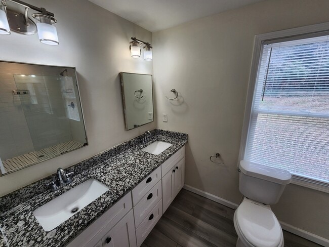 Building Photo - 214 Napoleon Dr SW