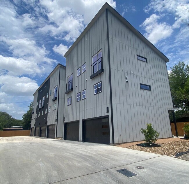 Building Photo - 1823 Burnet St