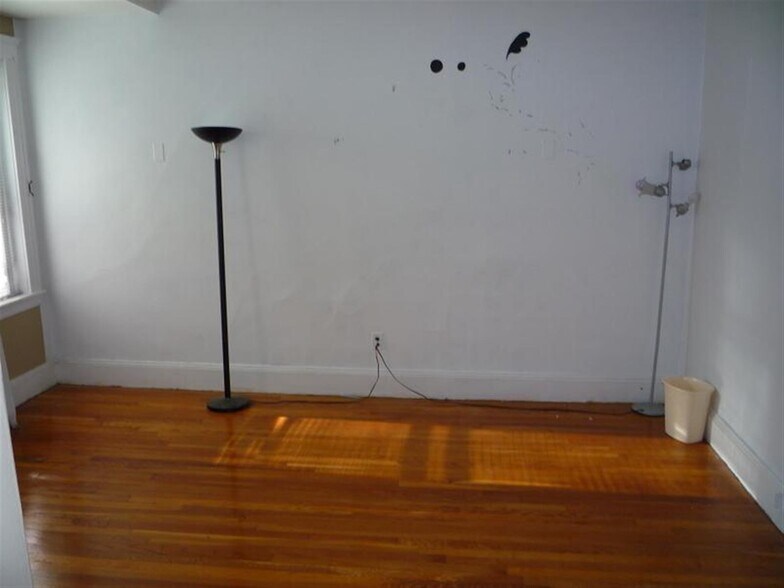 Building Photo - 6 Agassiz St