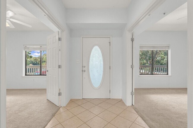 Building Photo - Gorgeous Condo in Niceville!!  Bluewater Bay Living at its BEST!!