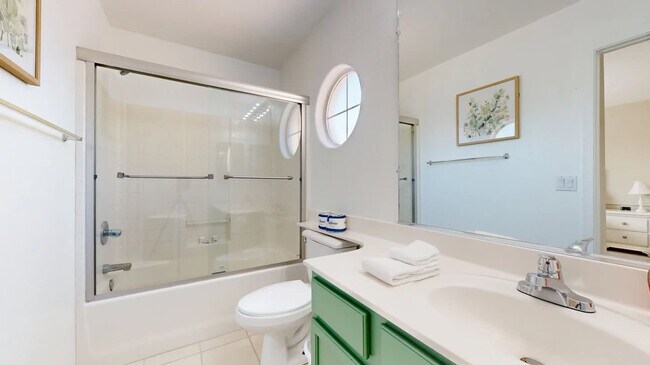 Building Photo - 853 N Blackstone Ct