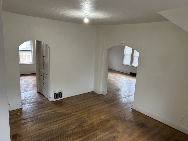 Building Photo - 227 6th St