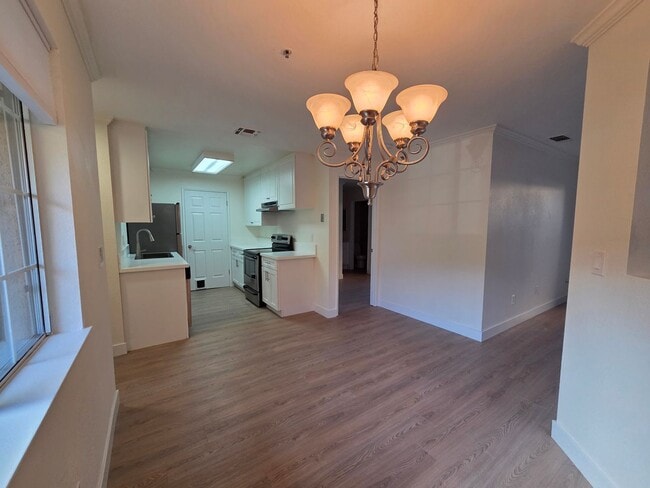 Building Photo - Large 2 Bedroom, 2 Bath Condo in San Ramon