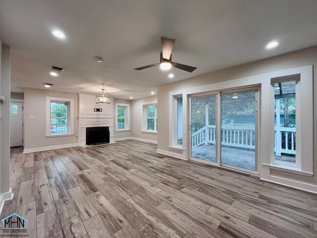 Building Photo - Welcome to your dream home nestled in the prestigious neighborhood of Terrell Hills, Texas.