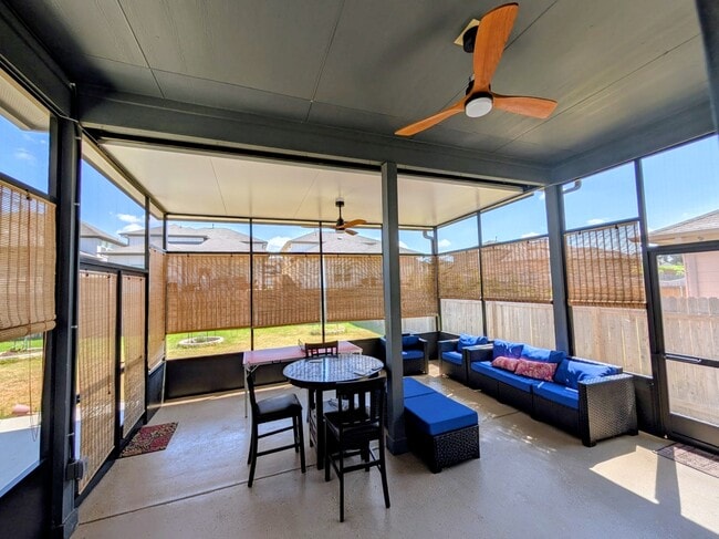 Building Photo - 517 Arrowhead Vine St