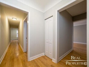 Building Photo - 1 bedroom in WINNETKA IL 60093