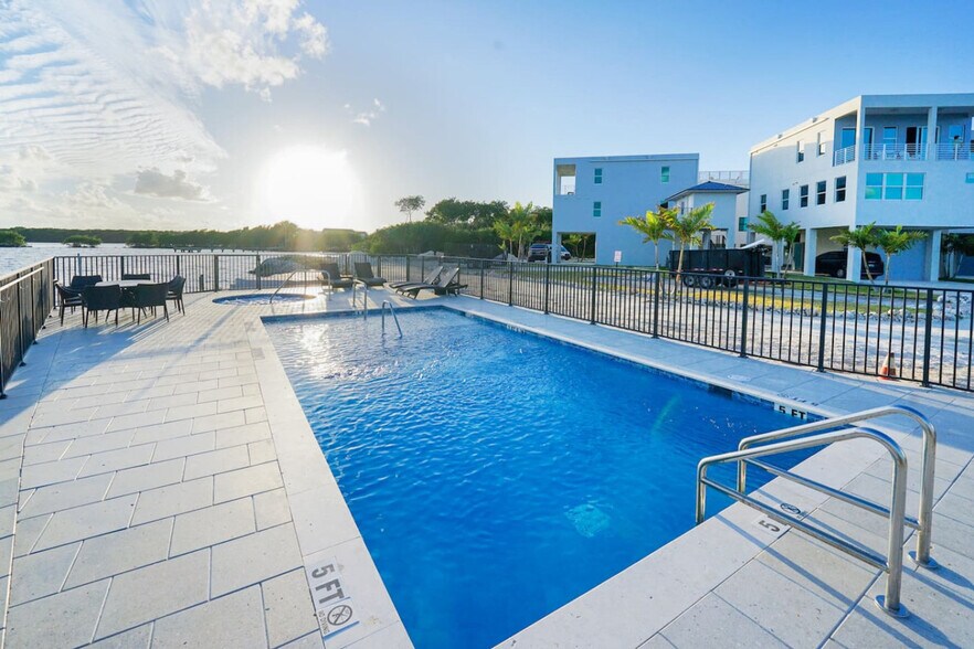 Building Photo - 99 Seaside Ave