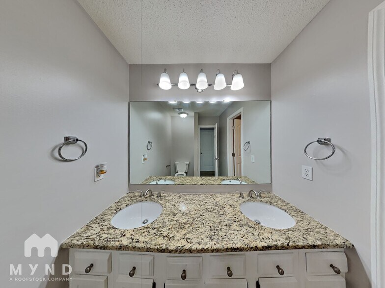 Building Photo - 629 Bennett Dr