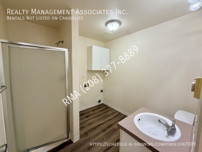 Building Photo - 825 N White Barn Rd
