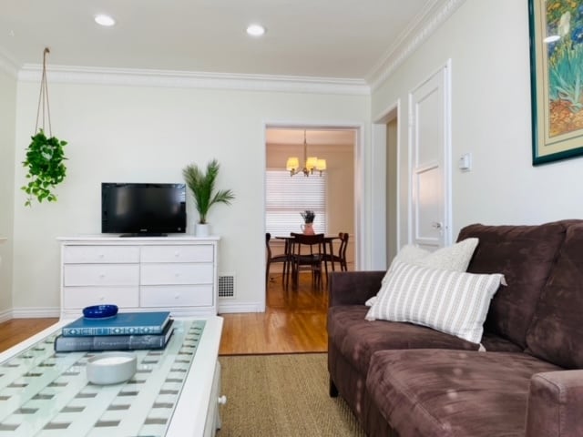 Living Room - 1286 Devon Ave