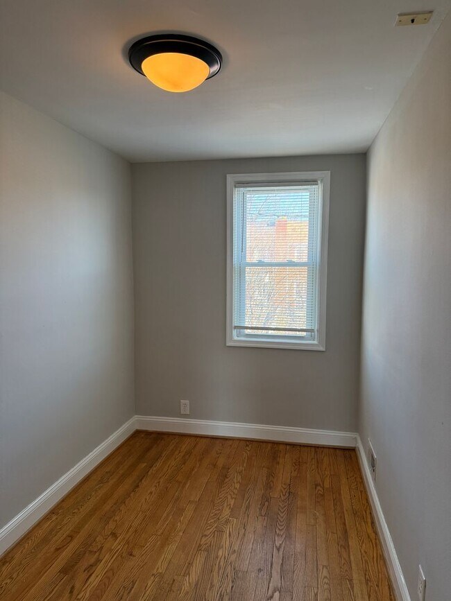 Building Photo - End Unit 3BR Townhome in Dundalk | Covered Porch, Fenced Yard, Central A/C + Off Street Parking