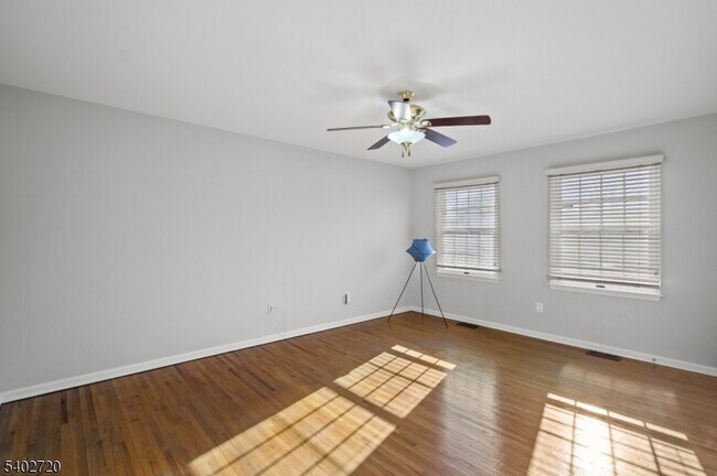 Building Photo - 6 Hoagland Ct