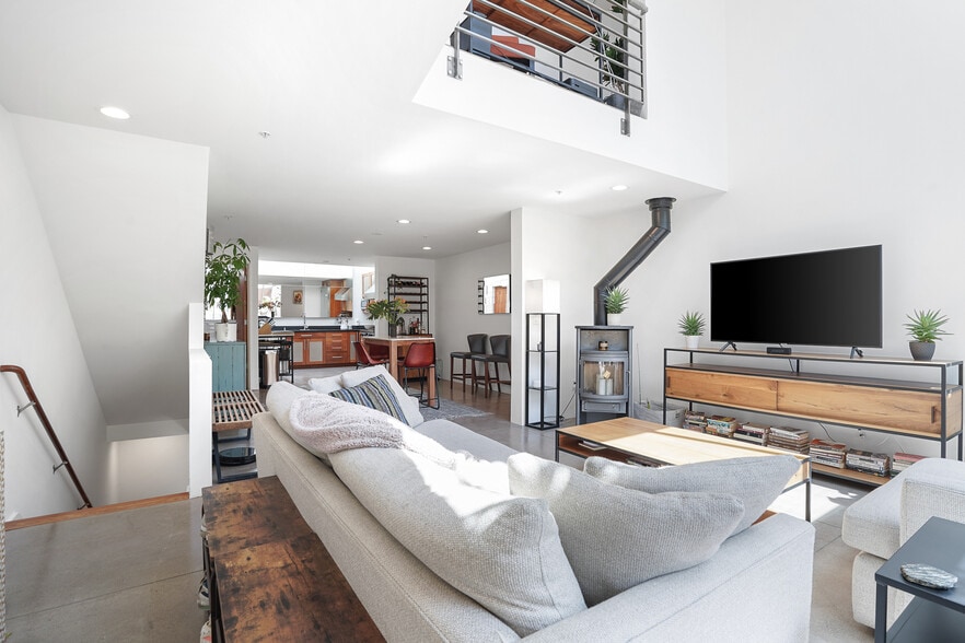 Living Room - 712 Bryant St