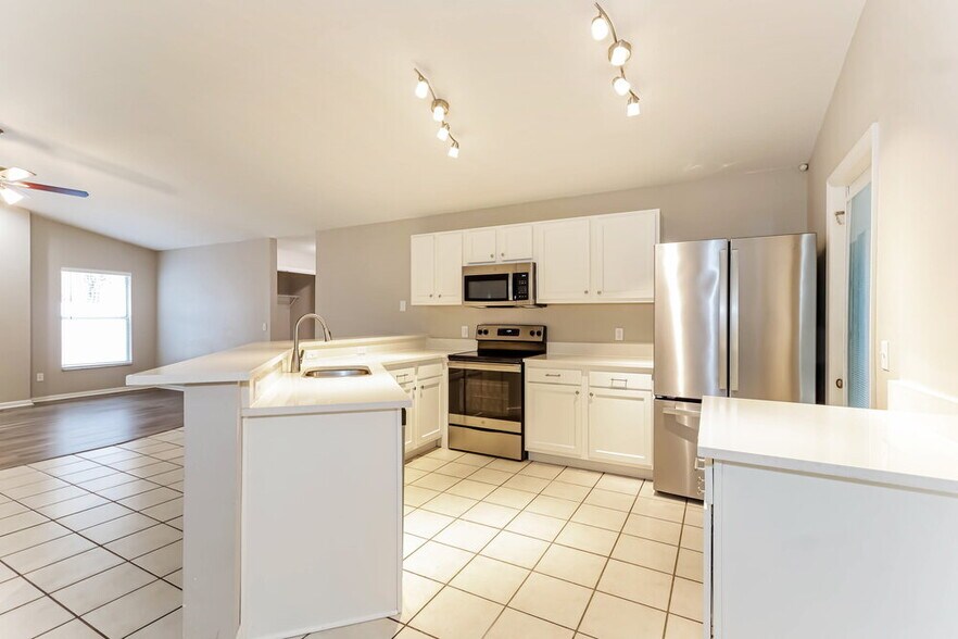 Building Photo - 24142 Twin Ct