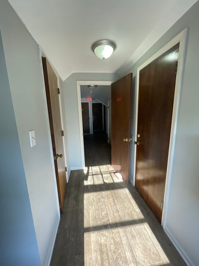 Building Photo - 725 Church St