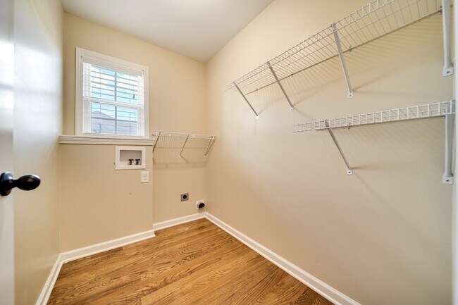 Building Photo - 176 Longspur Dr