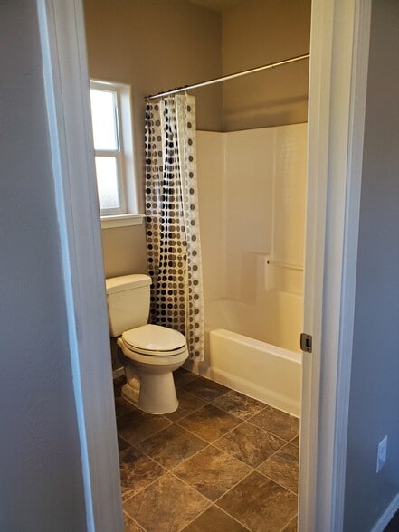 Master Bathroom - 776 Parkwood Dr