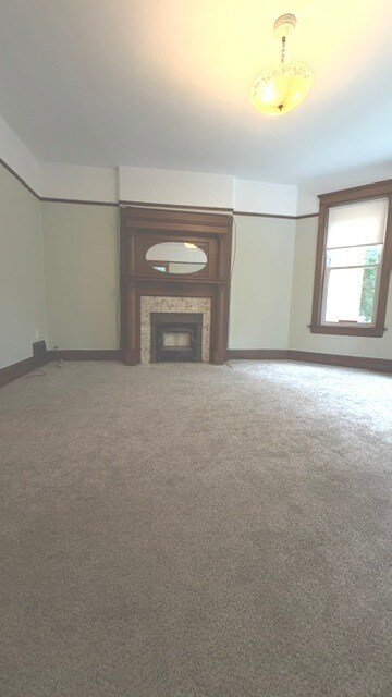 Building Photo - 4511 N Greenview Ave