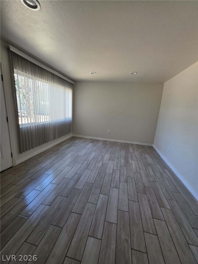 Building Photo - 1107 E Desert Inn Rd