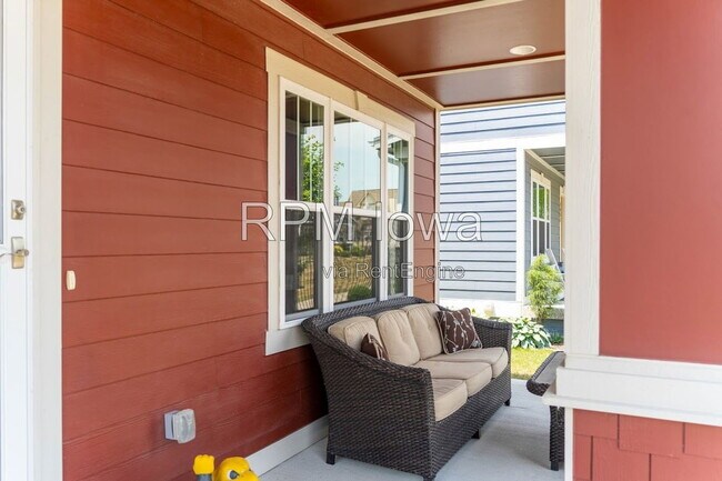 Building Photo - 1651 SW Arlan Dr