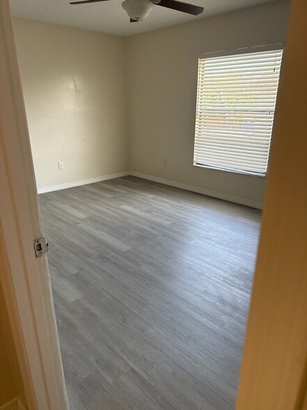 Building Photo - 1605 Little River Dr