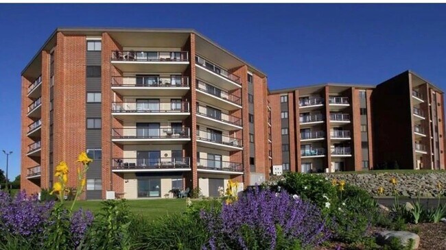 Building Photo - 1209 Capella S
