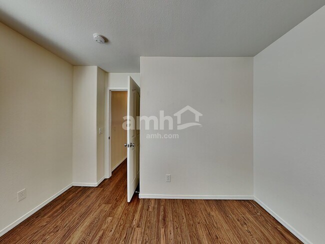 Building Photo - 8850 E Posada Ave